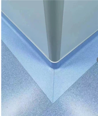 Ghid complet pentru îndepărtarea petelor de adeziv de pe podelele din PVC